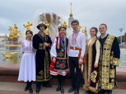 Студенты МГЛУ, изучающие украинский язык, – участники флешмоба «Вальс народов России» 