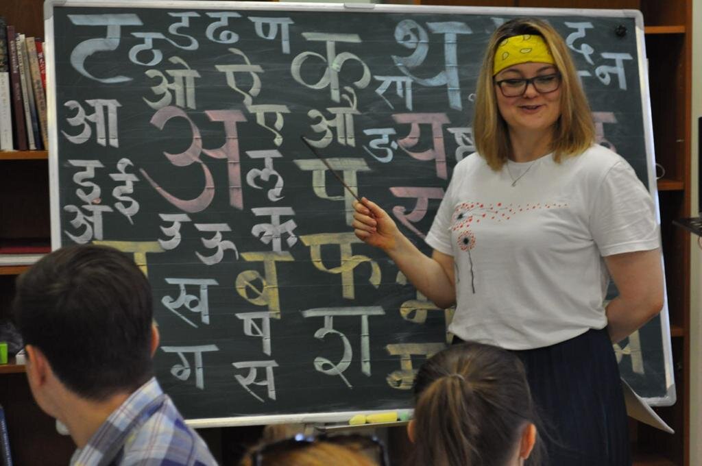 Студенты переводческого факультета осваивают хинди