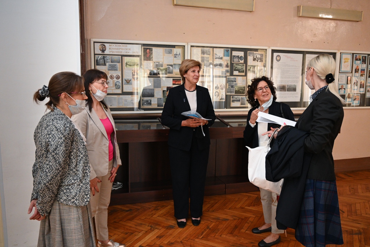 Director of the Italian Institute of Culture visits MSLU