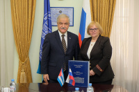 El embajador de Cuba en la Universidad Estatal Lingüística de Moscú: resultados de la cooperación y planes de futuro.