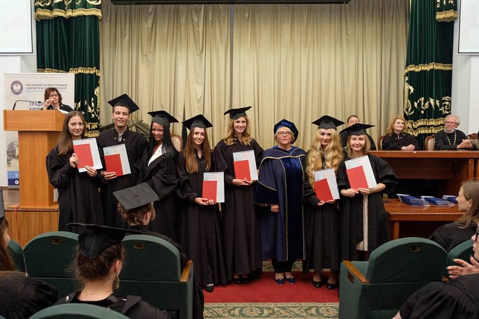 Торжественное вручение дипломов выпускникам факультета гуманитарных наук