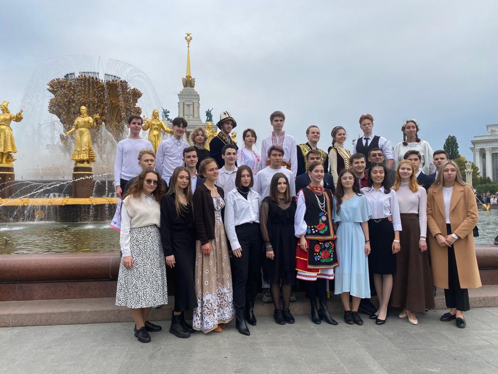 Студенты, изучающие таджикский язык, приняли участие в акции «Вальс народов России»