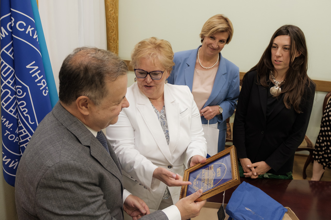 МГЛУ посетил посол Бразилии в России