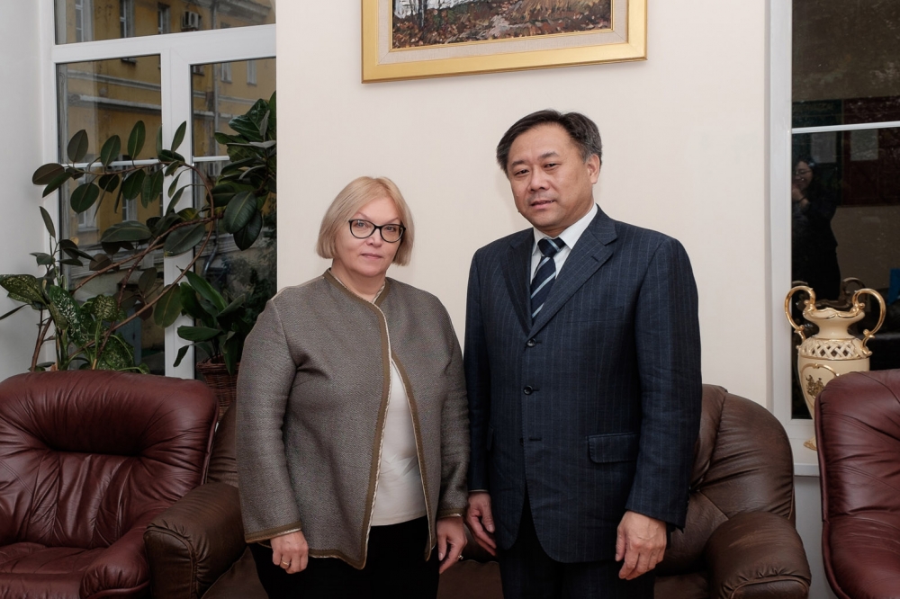 中华人民共和国驻俄罗斯大使馆代表访问莫斯科国立语言大学