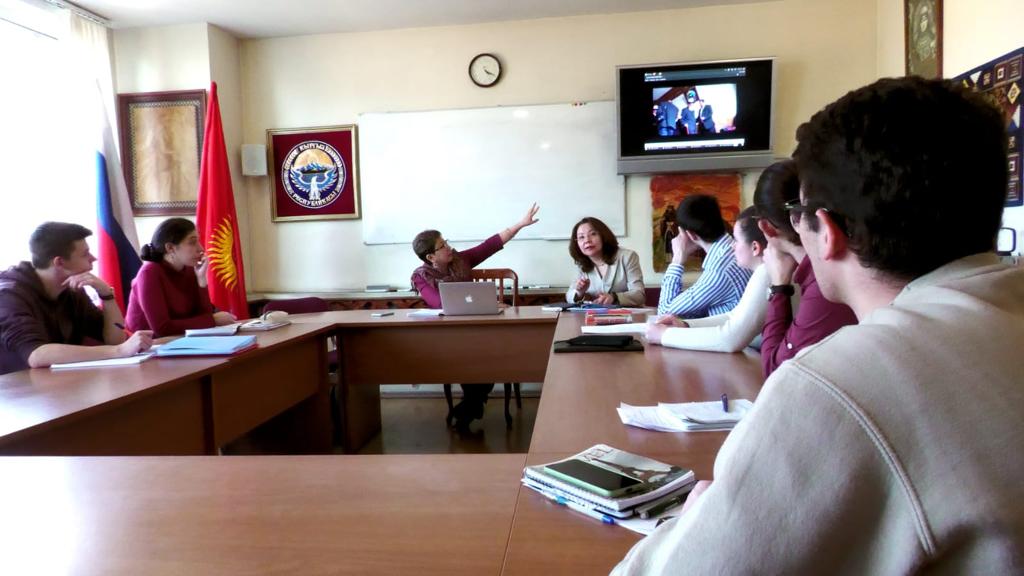 Встреча с ученым-манасоведом на уроке киргизского языка
