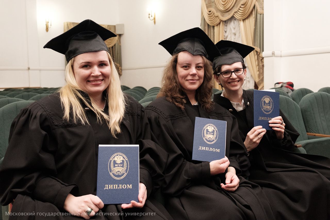 Вручены дипломы выпускникам дополнительной образовательной программы «Преподаватель русского жестового языка»